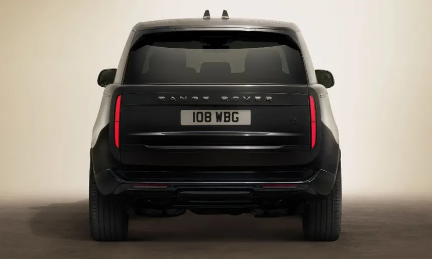 Range Rover SV Black हुआ लॉन्च  ब्लैक मैजिक से सजी ये लग्जरी SUV देगी दमदार लुक